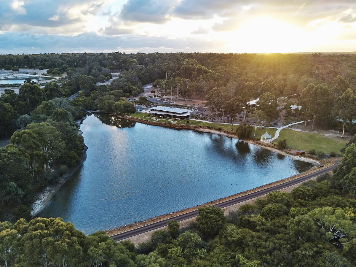 Resort Eight Willows Retreat
